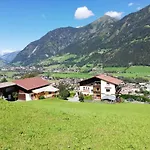 Am Krausberghof Mit Balkon Und Parkplatz, Aufenthaltsraum Mit Spielmoeglichkeiten, Erholung- Inmitten Der Natur, 6 Fahrminuten Zur Alpentherme Gastein Und Zur Schlossalmbahn Apartman