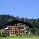 Apartamento Am Bauernhof Mit Balkon Und Parkplatz, Aufenthaltsraum Mit Spielmoeglichkeiten, Erholung- Inmitten Der Natur, 6 Fahrminuten Zur Alpentherme Gastein Und Zur Schlossalmbahn
