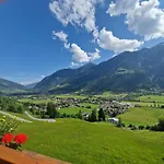 Am Krausberghof Mit Balkon Und Parkplatz, Aufenthaltsraum Mit Spielmoeglichkeiten, Erholung- Inmitten Der Natur, 6 Fahrminuten Zur Alpentherme Gastein Und Zur Schlossalmbahn Apartman
