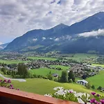 Apartman Am Krausberghof Mit Balkon Und Parkplatz, Aufenthaltsraum Mit Spielmoeglichkeiten, Erholung- Inmitten Der Natur, 6 Fahrminuten Zur Alpentherme Gastein Und Zur Schlossalmbahn