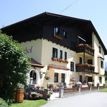 Urlaub Am Krausberghof, Mit Balkon Und Parkplatz, Inmitten Der Natur, Kostenfreie Kaffeekapseln, 6 Fahrminuten Zur Alpentherme Gastein Und Zur Schlossalmbahn, Spielplatz, Grosser Gartenbereich Appartement Bad Hofgastein