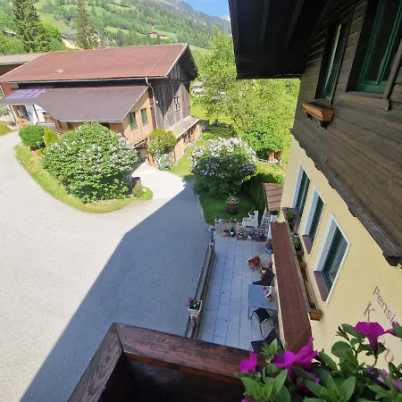 Urlaub Am Krausberghof, Mit Balkon Und Parkplatz, Inmitten Der Natur, Kostenfreie Kaffeekapseln, 6 Fahrminuten Zur Alpentherme Gastein Und Zur Schlossalmbahn, Spielplatz, Grosser Gartenbereich Appartement