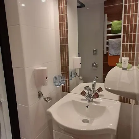 Ferienwohnung Mit Balkon Und Parkplatz, Erholung- Inmitten Der Natur, 6 Fahrminuten Zur Alpentherme Gastein Und Zur Schlossalmbahn Lejlighed *