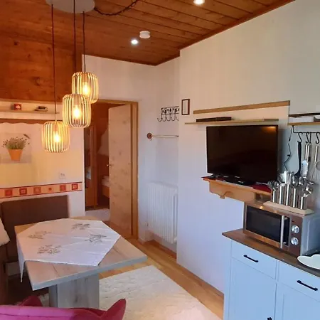 Urlaub Am Krausberghof, Apartment Mit Balkon Und Parkplatz, Aufenthaltsraum, Sauna Und Infrarotkabine, Inmitten Der Natur, Kostenfreie Kaffeekapseln, 6 Fahrminuten Zur Alpentherme Gastein Und Zur Schlossalmbahn