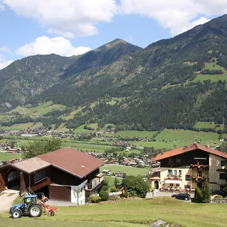 Urlaub Am Krausberghof, Mit Balkon Und Parkplatz, Inmitten Der Natur, Kostenfreie Kaffeekapseln, 6 Fahrminuten Zur Alpentherme Gastein Und Zur Schlossalmbahn, Spielplatz, Grosser Gartenbereich * Bad Hofgastein