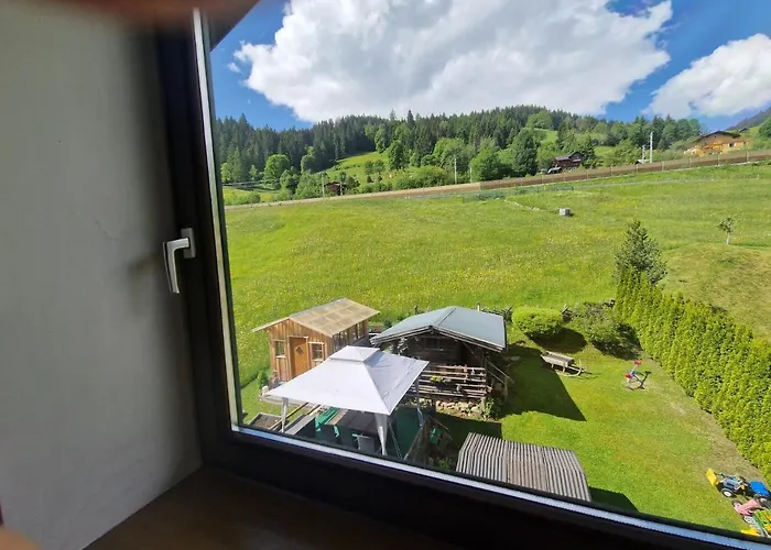 Am Bauernhof Mit Balkon Und Parkplatz, Aufenthaltsraum Mit Spielmoeglichkeiten, Erholung- Inmitten Der Natur, 6 Fahrminuten Zur Alpentherme Gastein Und Zur Schlossalmbahn Appartamento