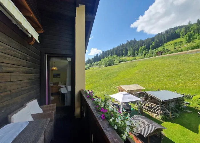 Am Bauernhof Mit Balkon Und Parkplatz, Aufenthaltsraum Mit Spielmoeglichkeiten, Erholung- Inmitten Der Natur, 6 Fahrminuten Zur Alpentherme Gastein Und Zur Schlossalmbahn Bad Hofgastein