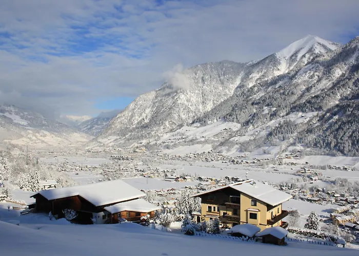 Am Bauernhof Mit Balkon Und Parkplatz, Aufenthaltsraum Mit Spielmoeglichkeiten, Erholung- Inmitten Der Natur, 6 Fahrminuten Zur Alpentherme Gastein Und Zur Schlossalmbahn Bad Hofgastein